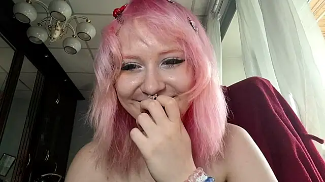 Snapshot of KamiBleich chatting on May 23, 7:24 am KamiBleich online show from May 23, 7:24 am