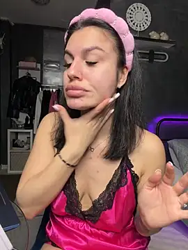 Snapshot of SelenaRhoades chatting on May 21, 8:05 pm SelenaRhoades online show from May 21, 8:05 pm