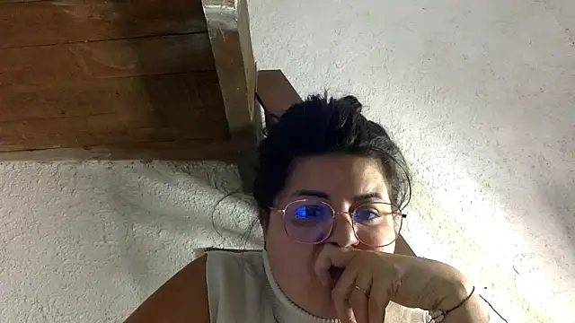 Snapshot of velvelshadow chatting on May 20, 2:12 pm velvelshadow online show from May 20, 2:12 pm