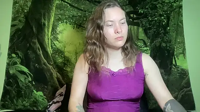 Snapshot of mo0ngoddess chatting on July 7, 6:47 am mo0ngoddess online show from July 7, 6:47 am