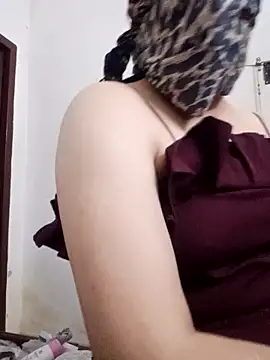 Snapshot of Hot_Niya2 chatting on May 17, 6:48 pm Hot Niya2 online show from May 17, 6:48 pm