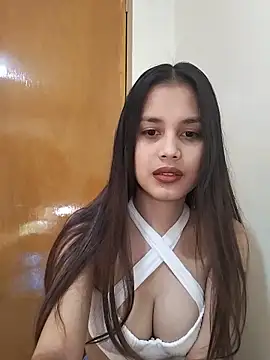 Snapshot of Adrianahearth chatting on May 19, 3:24 am Adrianahearth online show from May 19, 3:24 am