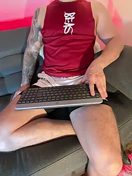 Snapshot of Oliver_browm chatting on May 13, 12:57 pm Oliver browm online show from May 13, 12:57 pm