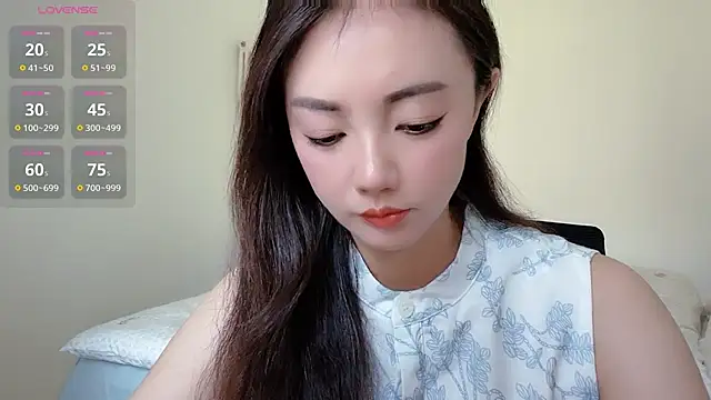 Snapshot of Lily88_ chatting on May 29, 11:58 pm Lily88 online show from May 29, 11:58 pm