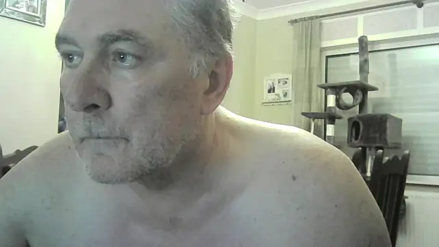 Snapshot of edje59a chatting on November 21, 7:18 am edje59a online show from November 21, 7:18 am