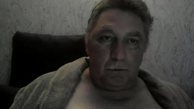 Snapshot of edje59a chatting on February 10, 2:15 am edje59a online show from February 10, 2:15 am