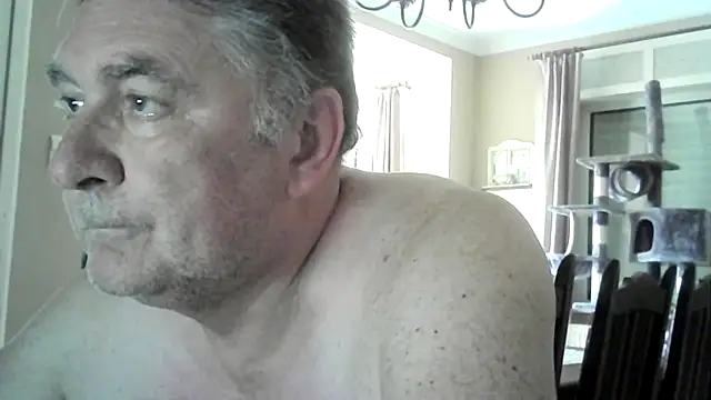 Snapshot of edje59a chatting on April 23, 6:14 am edje59a online show from April 23, 6:14 am
