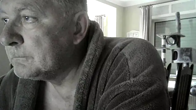 Snapshot of edje59a chatting on May 12, 6:43 am edje59a online show from May 12, 6:43 am