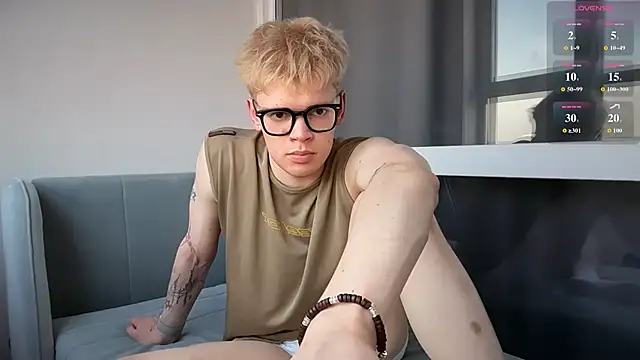 Snapshot of kevin_jess chatting on May 19, 2:12 pm kevin jess online show from May 19, 2:12 pm