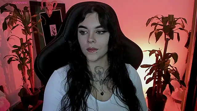 Snapshot of MissCharlottte_18 chatting on July 17, 2:40 am MissCharlottte 18 online show from July 17, 2:40 am