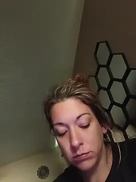 Snapshot of missbellastar chatting on May 18, 8:25 pm missbellastar online show from May 18, 8:25 pm