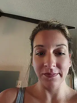Snapshot of missbellastar chatting on May 21, 3:52 pm missbellastar online show from May 21, 3:52 pm