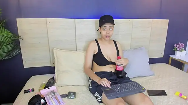 Snapshot of double_charm chatting on June 2, 1:57 pm double charm online show from June 2, 1:57 pm