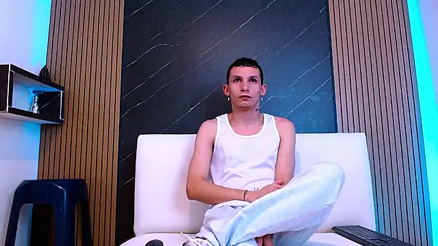 Isak Berekoa online show from May 27, 3:14 am