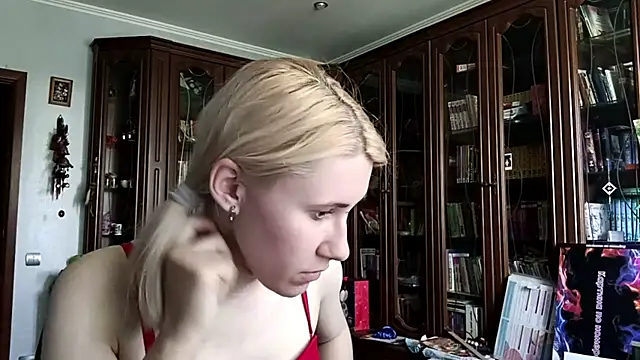 Snapshot of lolkabiolka chatting on May 16, 7:49 am lolkabiolka online show from May 16, 7:49 am