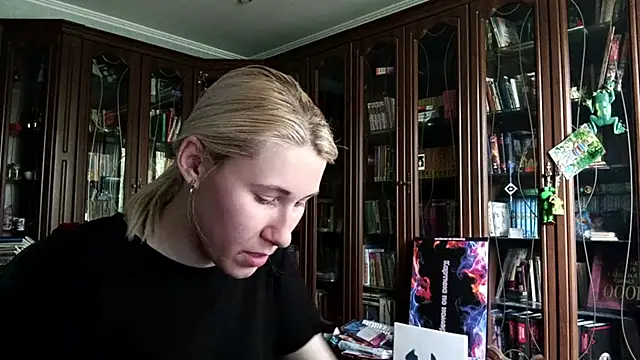Snapshot of lolkabiolka chatting on June 11, 8:34 am lolkabiolka online show from June 11, 8:34 am