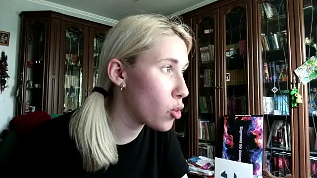 Snapshot of lolkabiolka chatting on June 12, 8:24 am lolkabiolka online show from June 12, 8:24 am