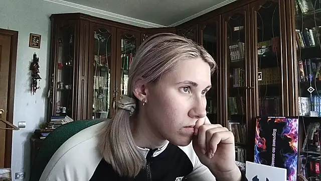 Snapshot of lolkabiolka chatting on June 17, 8:28 am lolkabiolka online show from June 17, 8:28 am