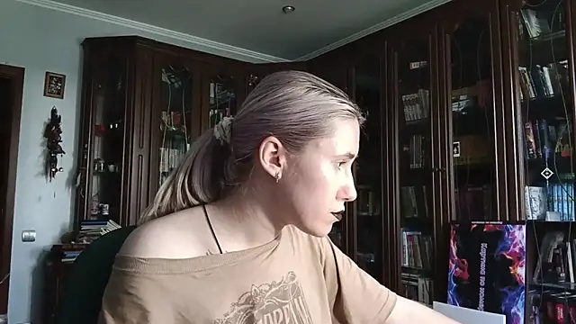 Snapshot of lolkabiolka chatting on June 18, 9:14 am lolkabiolka online show from June 18, 9:14 am