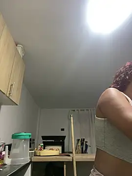 Snapshot of saramichell445734 chatting on May 25, 10:32 am saramichell445734 online show from May 25, 10:32 am