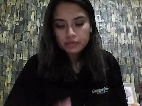 Snapshot of BabyCinnamon1 chatting on June 20, 4:59 am BabyCinnamon1 online show from June 20, 4:59 am