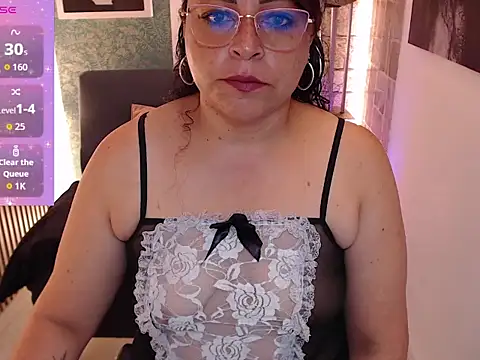 Snapshot of kamy_loort chatting on May 12, 1:41 pm kamy loort online show from May 12, 1:41 pm