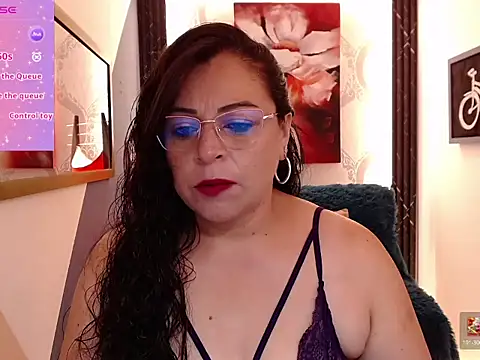 Snapshot of kamy_loort chatting on May 22, 2:01 pm kamy loort online show from May 22, 2:01 pm