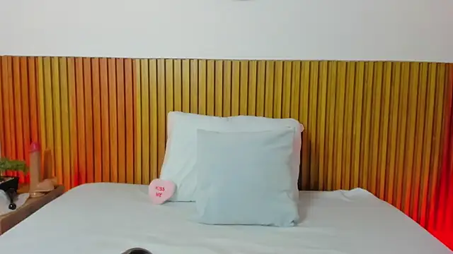zully28 x online show from May 25, 3:07 pm