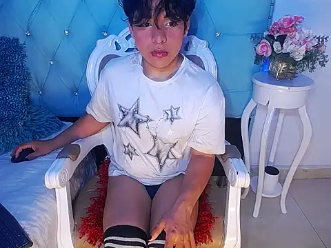 Snapshot of Tiff_Styless chatting on May 16, 7:23 pm Tiff Styless online show from May 16, 7:23 pm