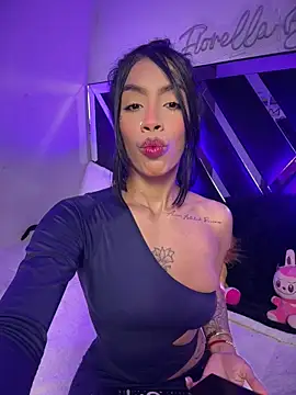Snapshot of FiorellaBossh_ chatting on July 21, 4:37 am FiorellaBossh online show from July 21, 4:37 am