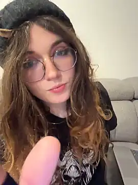 Snapshot of cutypiefull chatting on May 16, 12:29 am cutypiefull online show from May 16, 12:29 am