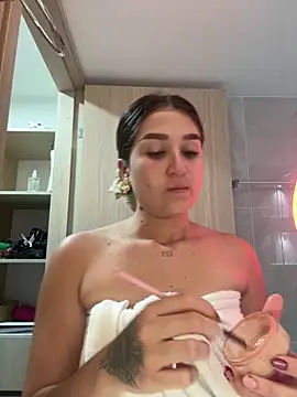 Snapshot of IsabelleMilan chatting on June 22, 1:07 am IsabelleMilan online show from June 22, 1:07 am