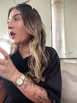 Snapshot of IsabelleMilan chatting on July 3, 9:32 pm IsabelleMilan online show from July 3, 9:32 pm