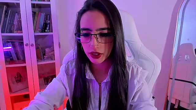 AgathaBlair online show from May 21, 11:50 am
