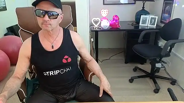 Snapshot of hotdadbod chatting on April 19, 9:39 pm hotdadbod online show from April 19, 9:39 pm