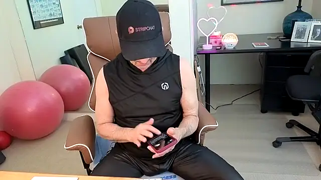 Snapshot of hotdadbod chatting on May 8, 9:42 pm hotdadbod online show from May 8, 9:42 pm