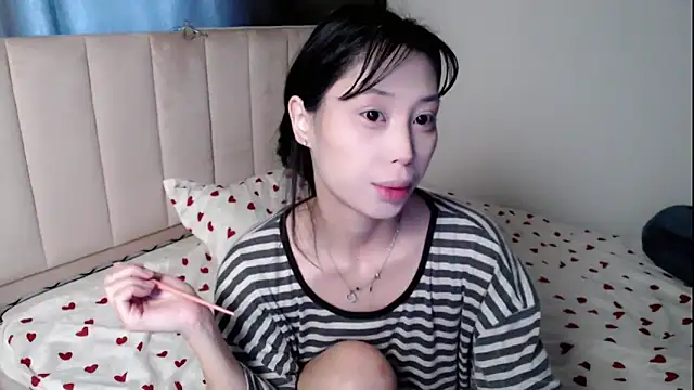 Snapshot of neverstoplovingme chatting on May 19, 1:44 am neverstoplovingme online show from May 19, 1:44 am