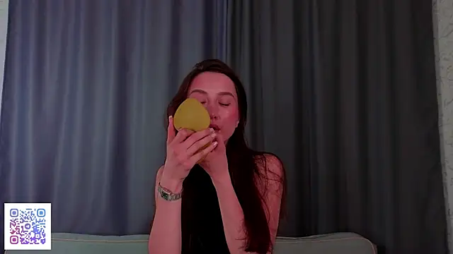 DelphineDowst online show from July 7, 5:17 pm