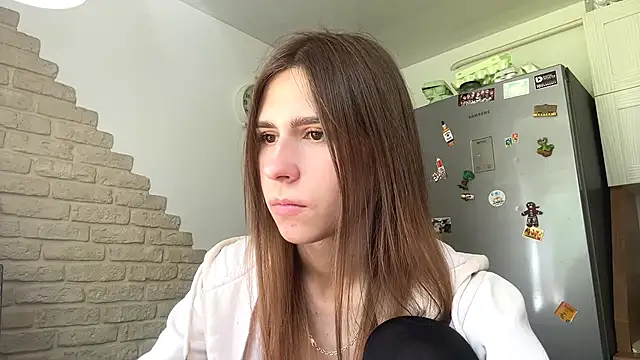 ZaraGuyette online show from May 29, 12:14 pm