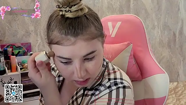 Snapshot of softiekitty chatting on July 3, 2:12 pm softiekitty online show from July 3, 2:12 pm