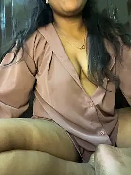 Snapshot of shivani099 chatting on May 23, 10:52 am shivani099 online show from May 23, 10:52 am