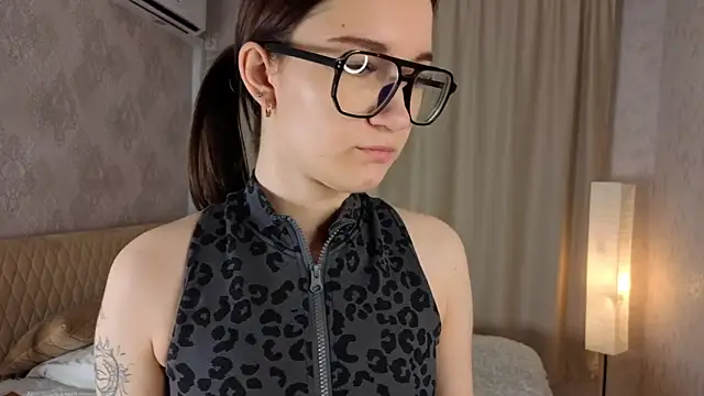 Snapshot of RimaRallis chatting on May 27, 6:49 pm RimaRallis online show from May 27, 6:49 pm