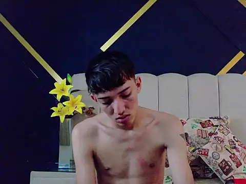 MichaelVasquex online show from May 25, 12:44 pm