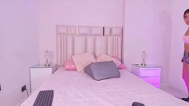 mia velvett  online show from July 7, 11:58 am