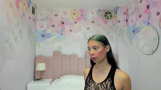 Snapshot of doll_skinny18 chatting on May 25, 1:06 pm doll skinny18 online show from May 25, 1:06 pm