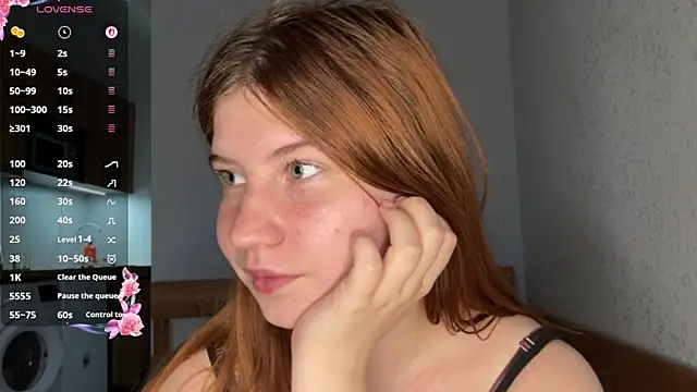 Snapshot of EmmaLovelyBB chatting on July 14, 12:33 pm EmmaLovelyBB online show from July 14, 12:33 pm