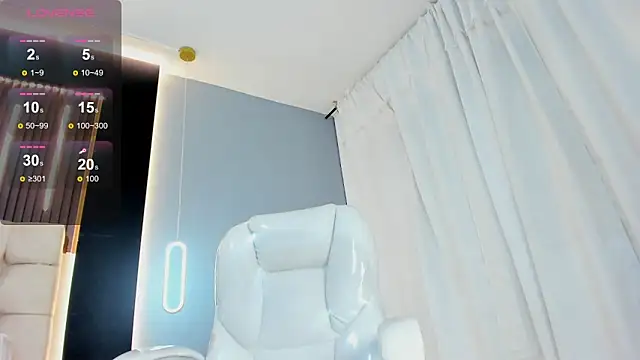 Snapshot of Amara_lune chatting on May 30, 2:47 pm Amara lune online show from May 30, 2:47 pm