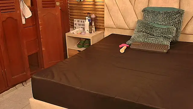 isabella luxet online show from July 7, 12:42 pm