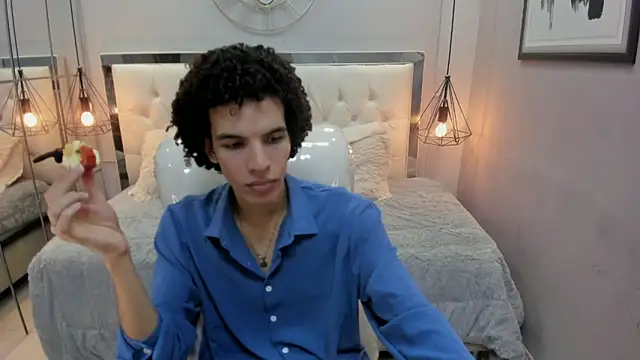Snapshot of felix_haze chatting on May 20, 5:30 pm felix haze online show from May 20, 5:30 pm