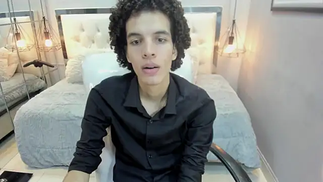 Snapshot of felix_haze chatting on May 21, 5:53 pm felix haze online show from May 21, 5:53 pm